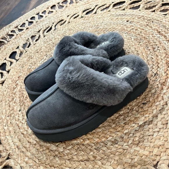 UGG Charcoal Women's Slippers - Picture 4 of 8